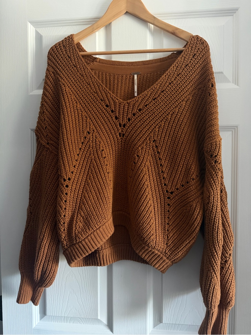 FREE PEOPLE Chunky V-Neck Knit Sweater in Rust Brown